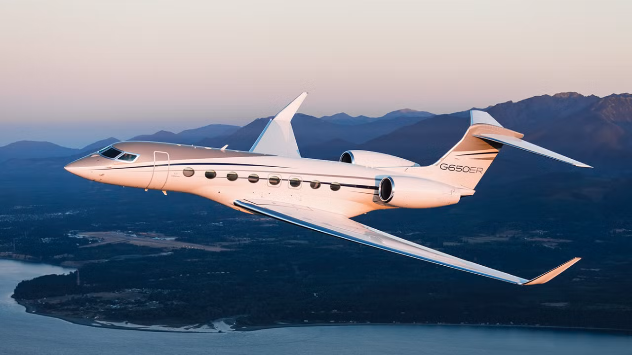 9 Best Private Jet Companies in Paris - Luxury Flights to the City of Light